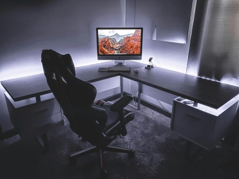 Como decorar um quarto gamer com LED? Veja Aqui!